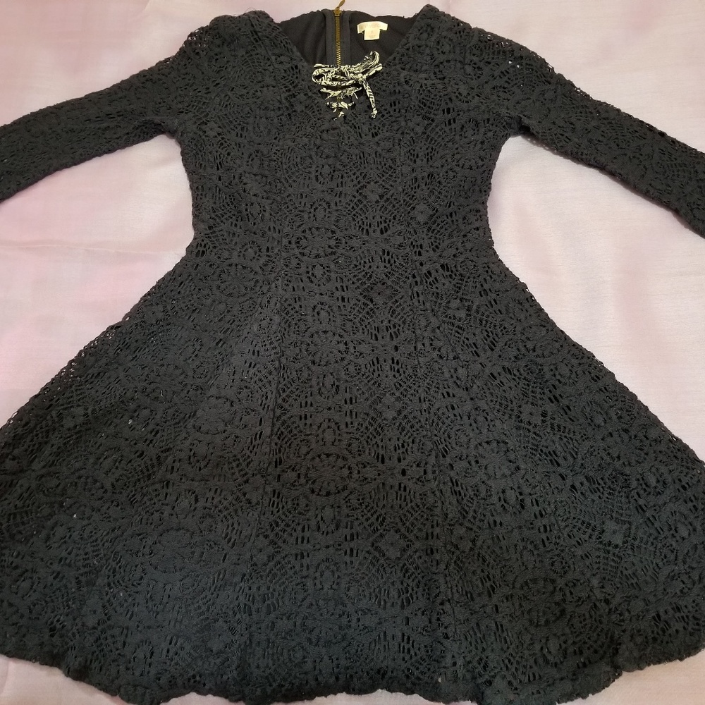 Dark blue lace pattern dress